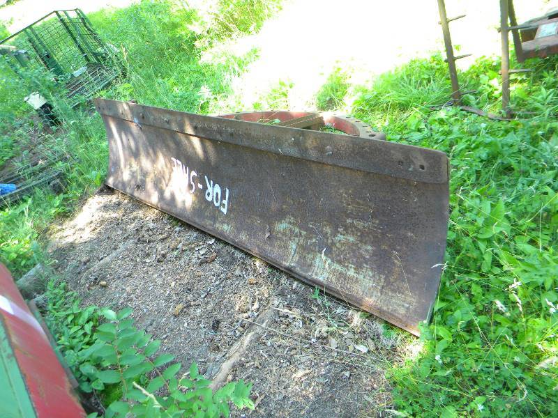 lot 443 image: Vintage Tractor Snow Plow