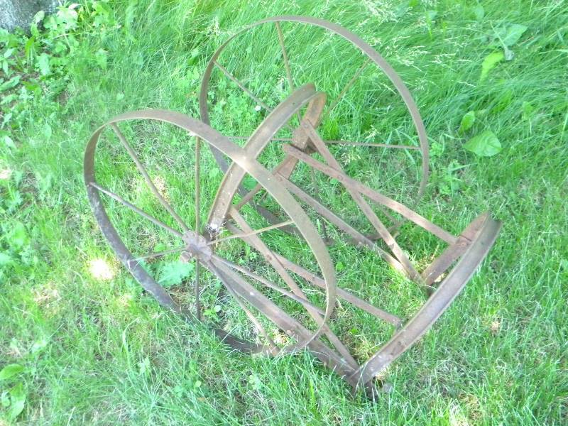 lot 454 image: Vintage Metal Spoked Wheeled Cart