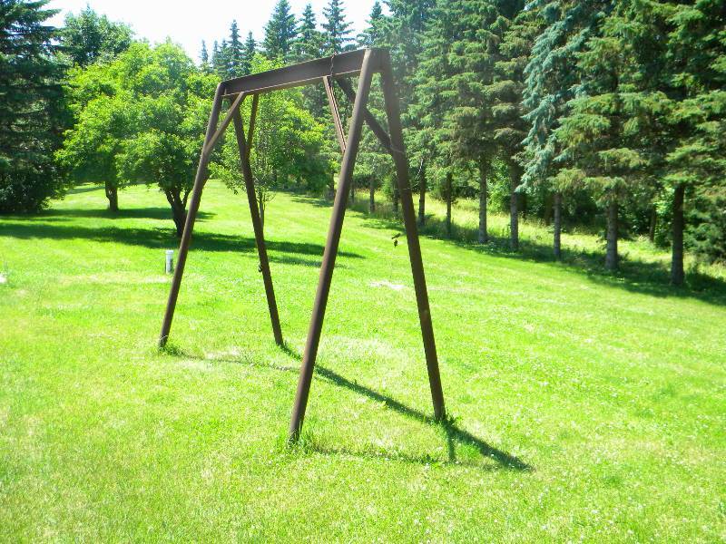 lot 455 image: Metal V Structure