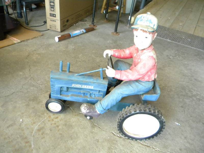 lot 458 image: John Deere Tractor Yard Ornament
