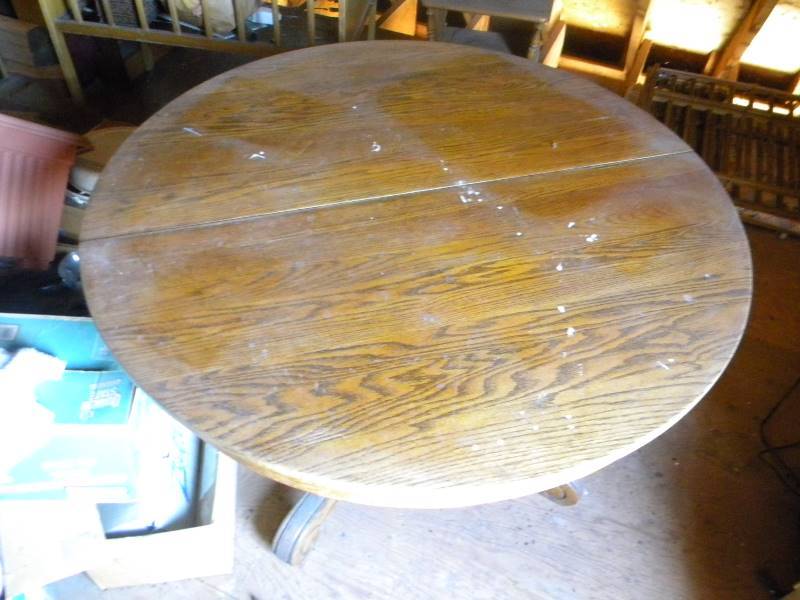 lot 460 image: Round Oak Table