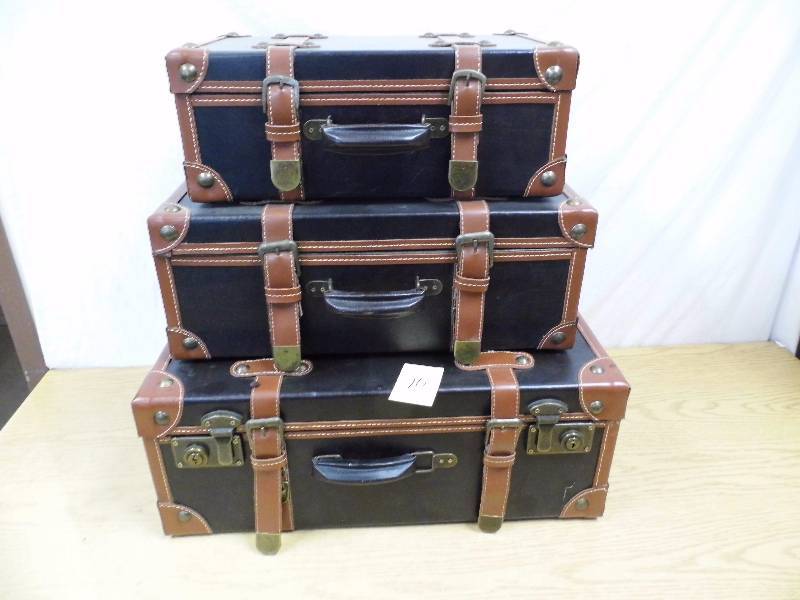 Stackable Luggage Storage Dcor