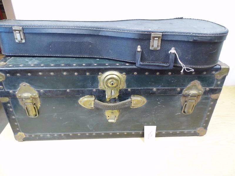 Small Guitar - Trunk