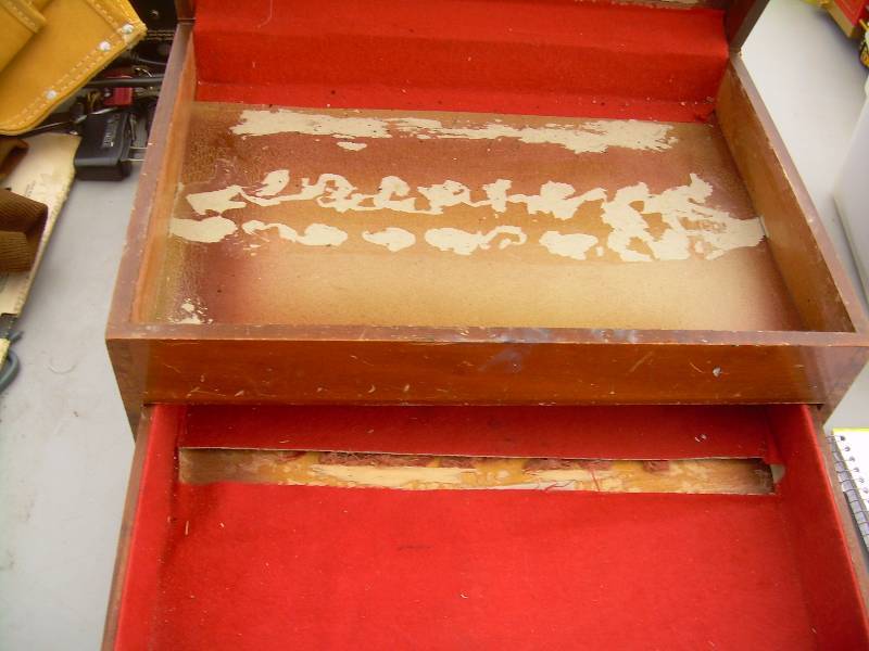 lot 9 image: ANTIQUE JEWLERY BOX