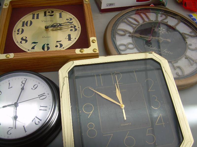 lot 20 image: 4 CLOCKS