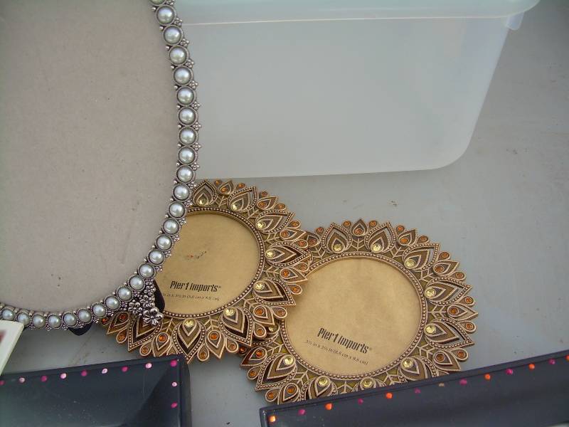 lot 28 image: MULTIPLE PICTURE FRAMES