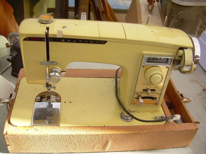 lot 30 image: BROTHER SEWING MACHINE