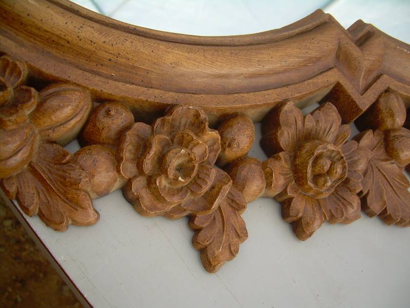 lot 35 image: VINTAGE MIRROR