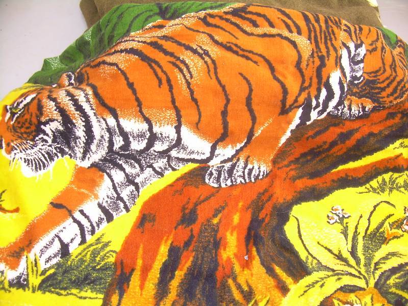 lot 36 image: ARMY BLANKET AND MURAL BLANKET