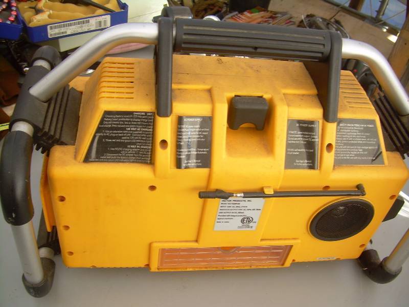lot 41 image: 400 WATT POWER CENTER