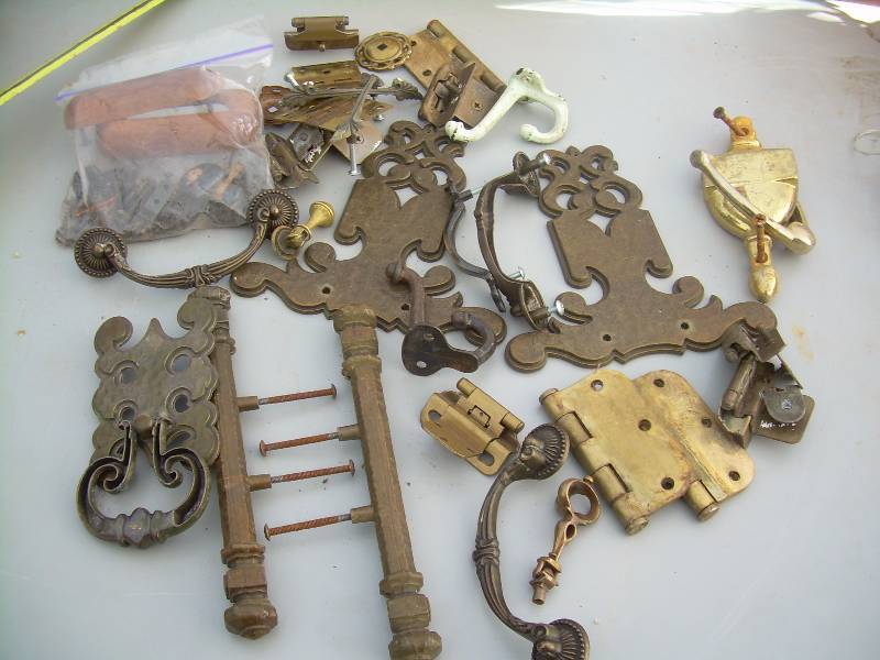 lot 42 image: METAL WARE