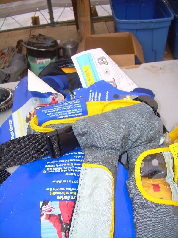 lot 48 image: 3 AUTOMATIC INFLATABLE LIFE JACKETS