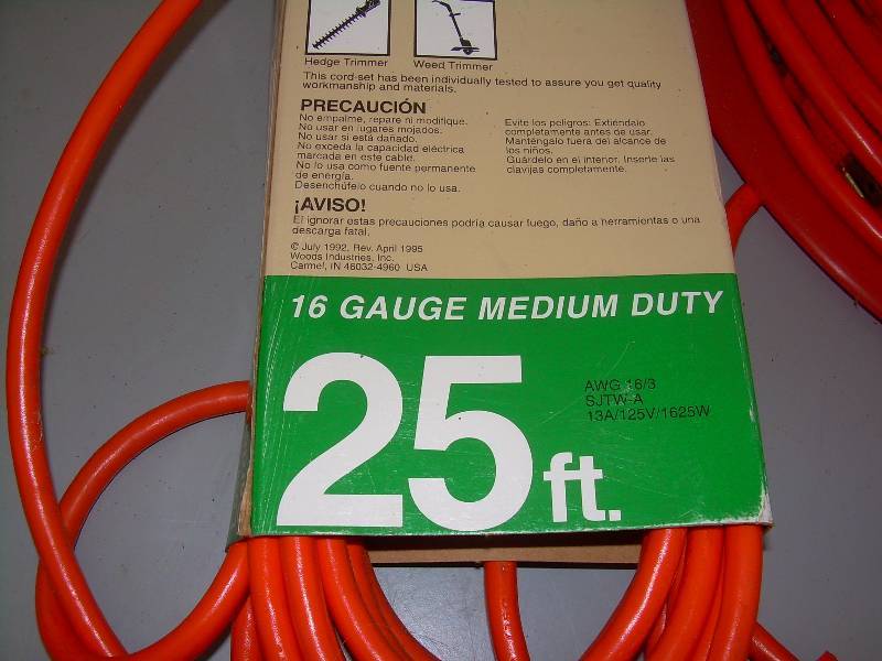 lot 49 image: 4 EXTENSION CORDS