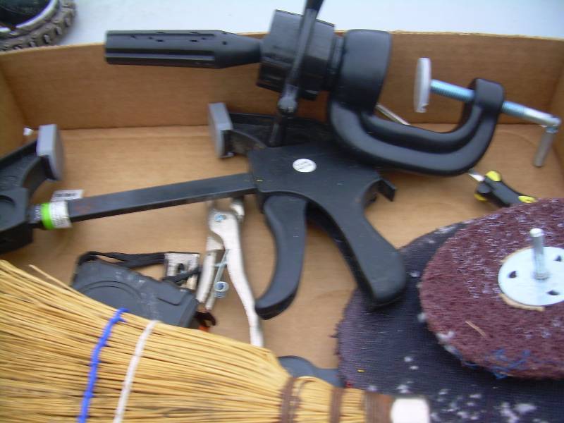 lot 50 image: MISC TOOLS AND TOOL BOX