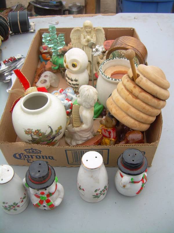 lot 60 image: COLLECTIBLE GLASSWEAR