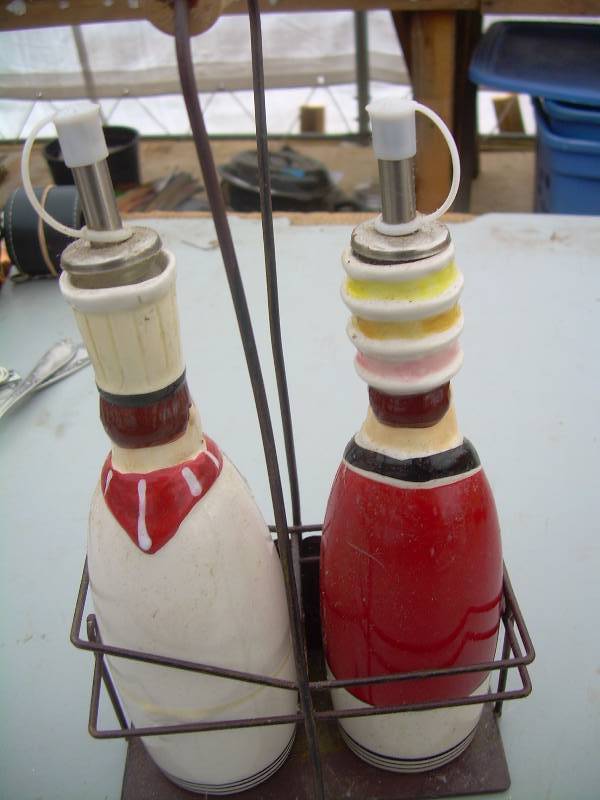 lot 61 image: VINTAGE KETCHUP AND MUSTARD CONTAINER