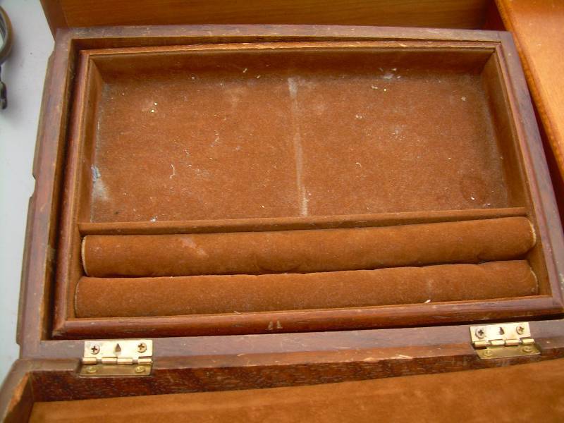 lot 76 image: 4 WOODEN BOXES