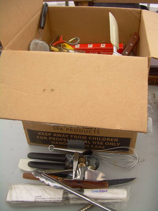 lot 77 image: WHOLE BOX OF UTINCELS