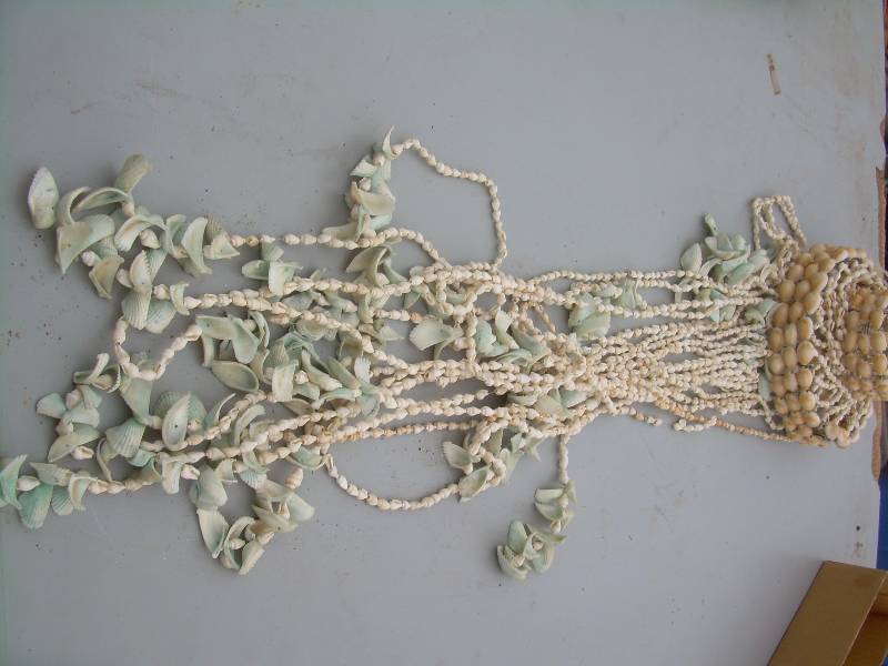 lot 85 image: COLLECTIBLE SEA SHELL HANGING THING