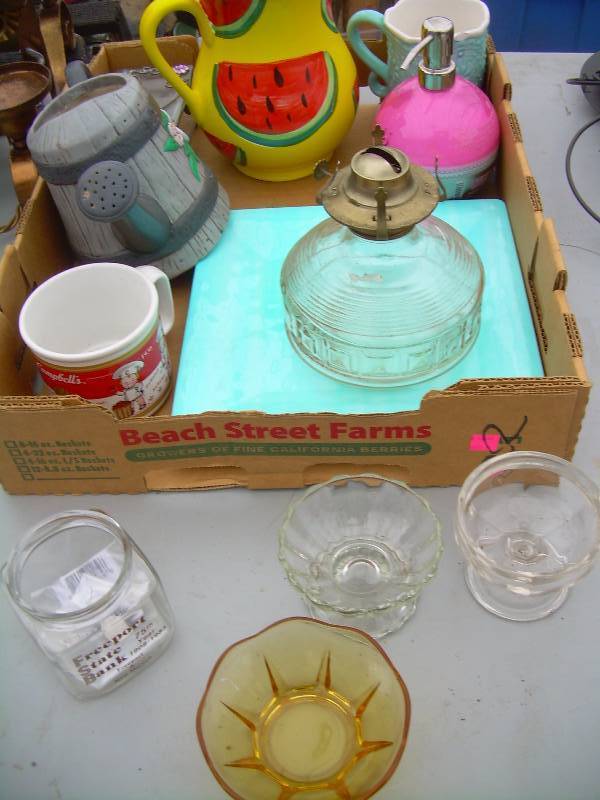 lot 96 image: COLLECTIBLE GLASSWEAR