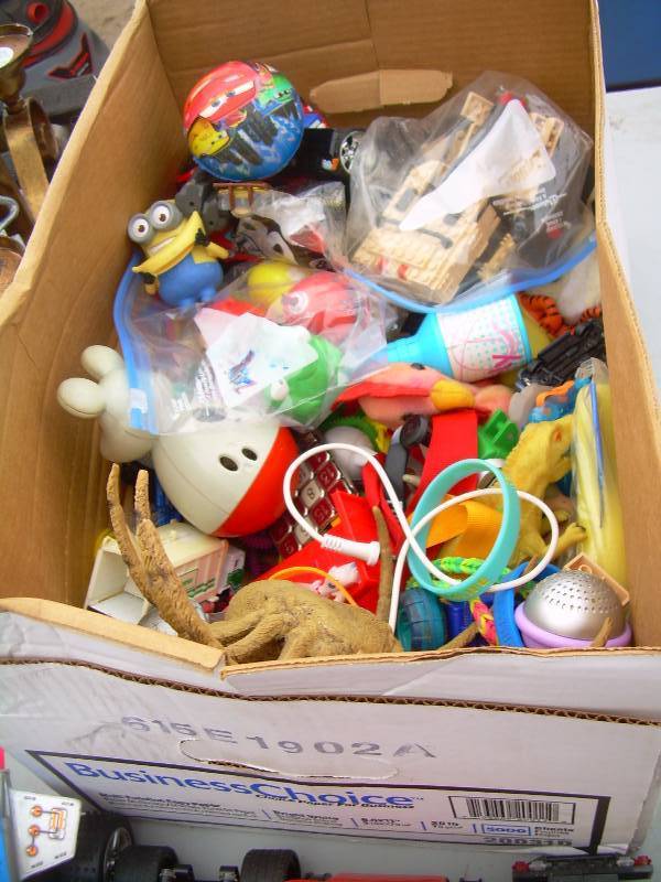 lot 100 image: LOTS OF TOYS