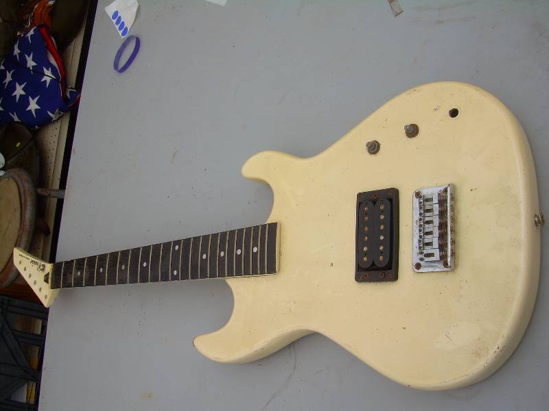lot 106 image: CRUISE ELECTRIC GUITAR