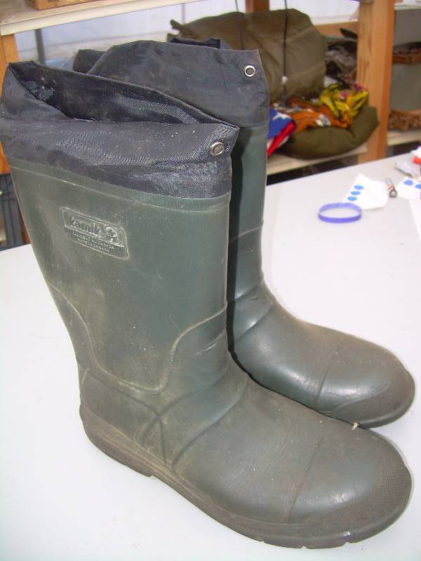 lot 110 image: INSULATED RUBBER BOOTS