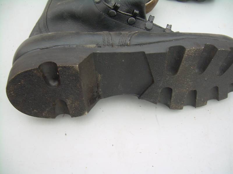 lot 111 image: LEATHER COMBAT BOOTS