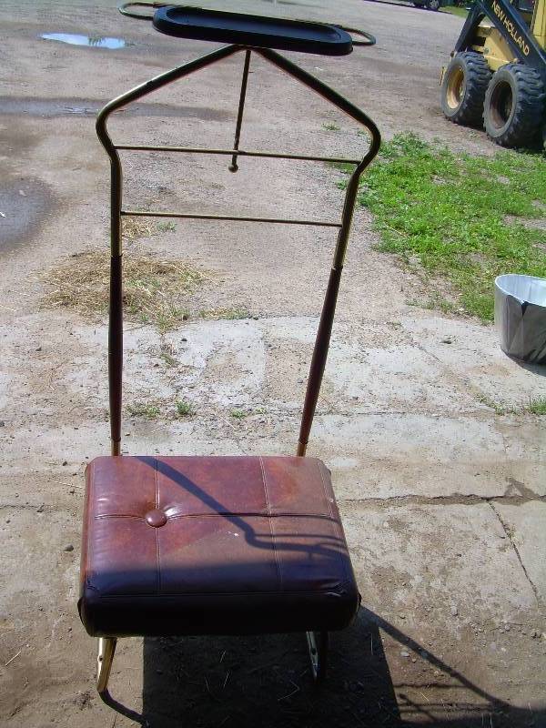 lot 114 image: ANTIQUE MENS CHAIR