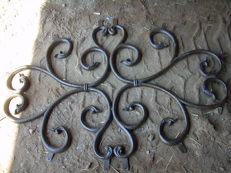 lot 115 image: OUTSIDE HANGING DECORE