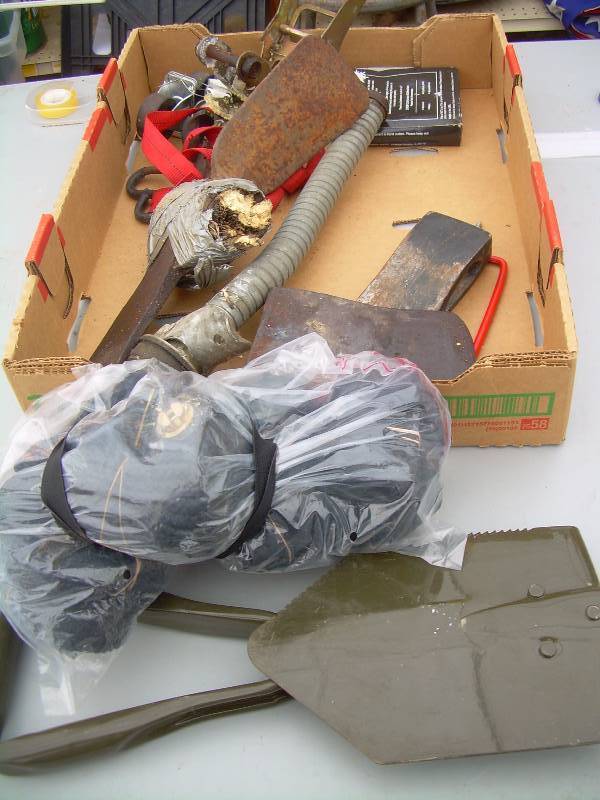 lot 124 image: GARAGE SUPPLIES