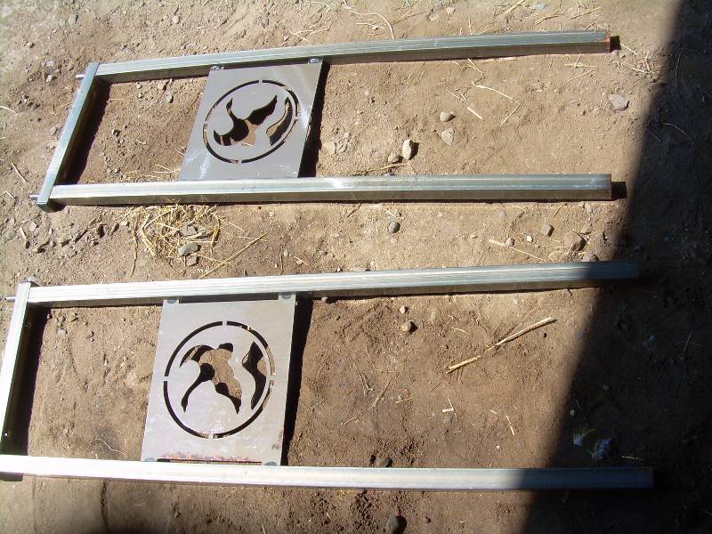 lot 126 image: 2 METAL OUT SIDE DECORE WITH DUCKS IN THE MIDDLE