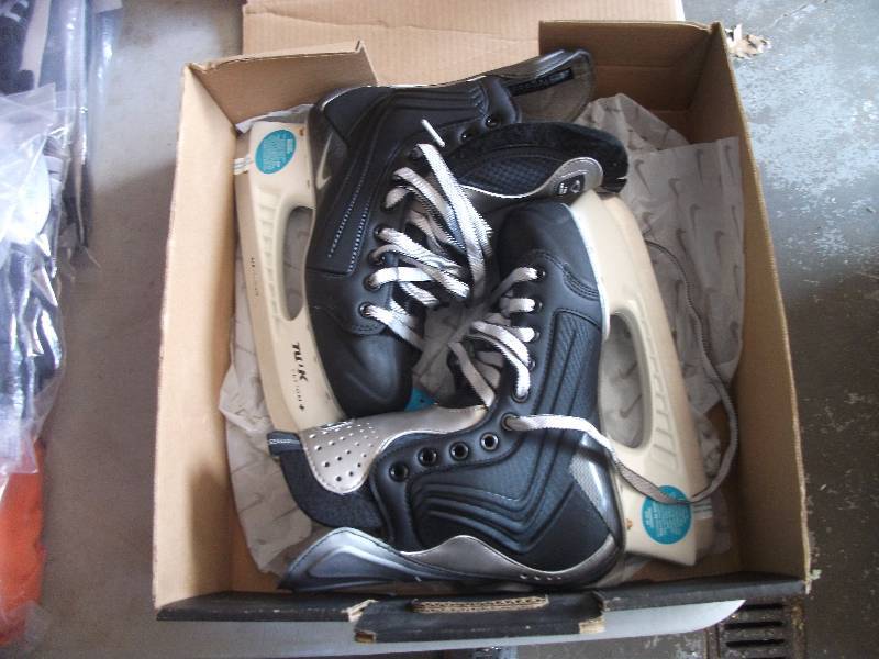 New Nike Air Quest 2 Sr. Skates Size 7 12