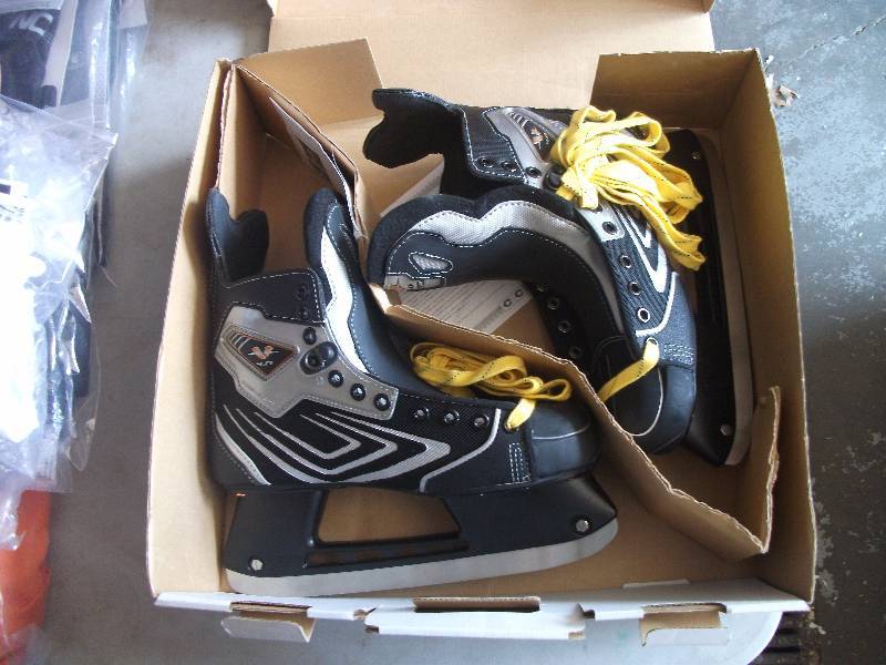 New CCM Vector Sr. Skates Size 7 12