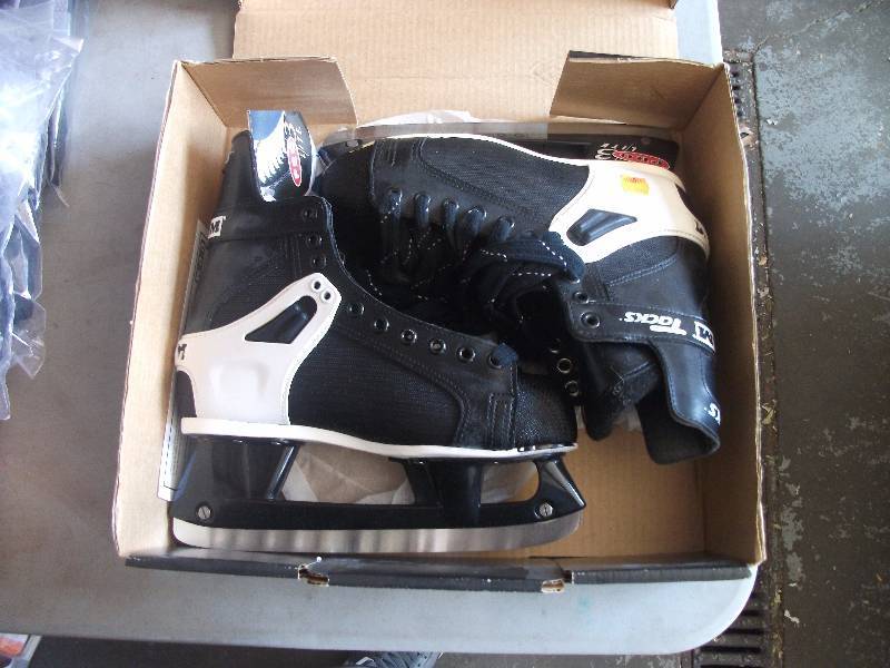 New CCM Tacks Boys Size 6
