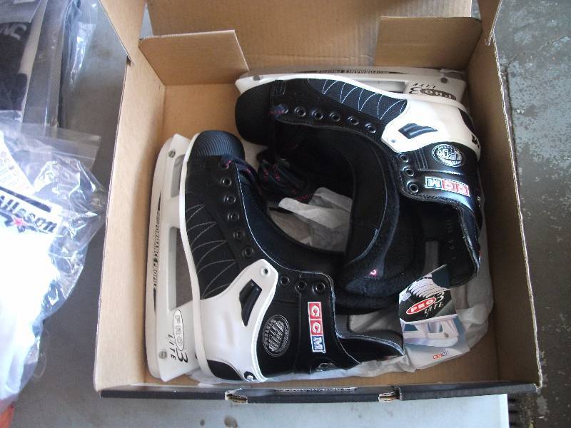 New CCM Tacks 452 Mens Size 7