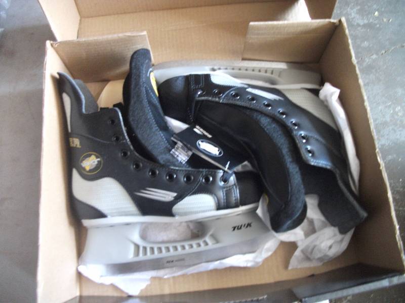 New Bauer Vapor 1 Jr. Size 4