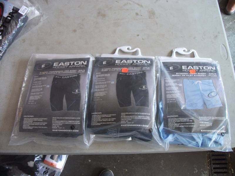 Easton Girls Skinz Size Youth XL 2-Black1-Light Blue