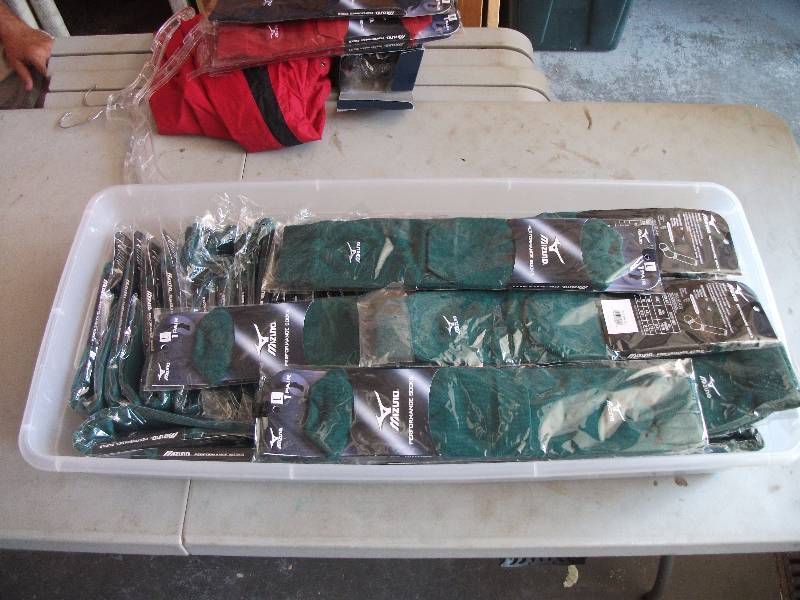 38 Pair Mizuno Performance Socks Size L With Tote & Lid