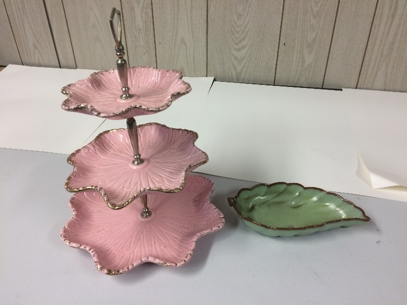 lot 3 image: Vintage Francoma Leaf Dish & 3 Tier Tray