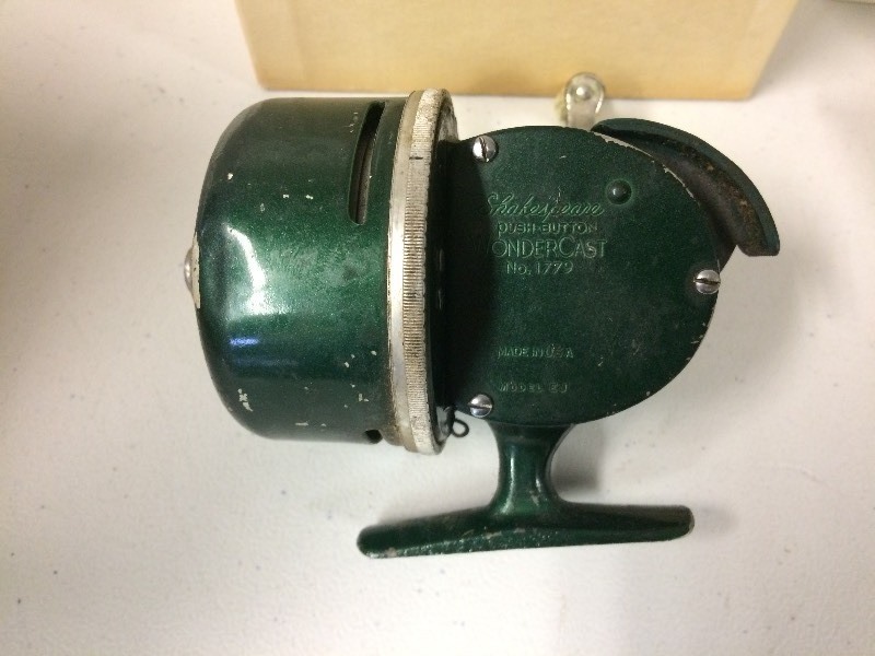 lot 7 image: Vintage Fishing Lures & Reels