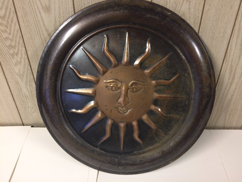 lot 38 image: Garden Art - Sun - Metal