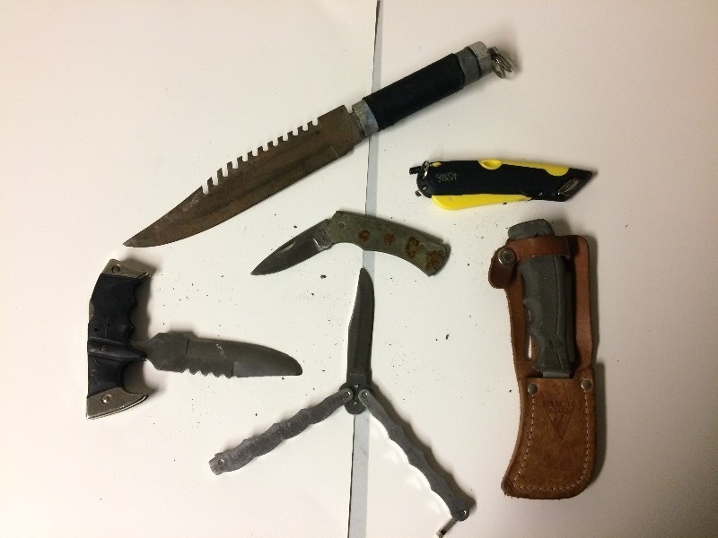 lot 53 image: Assorted Knives