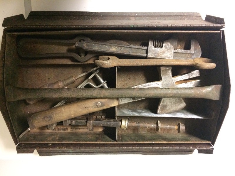 lot 52 image: Vintage Metal Toolbox with Tools