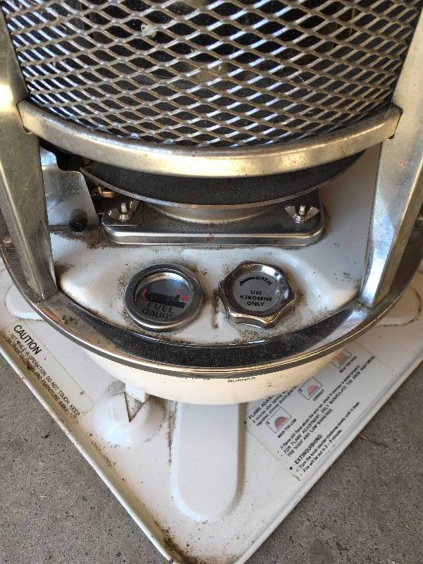 lot 11 image: EVERGLOW KEROSENE HEATER