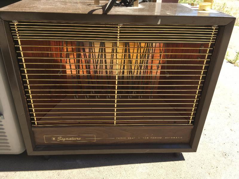 lot 13 image: (3) ELECTRIC HEATERS