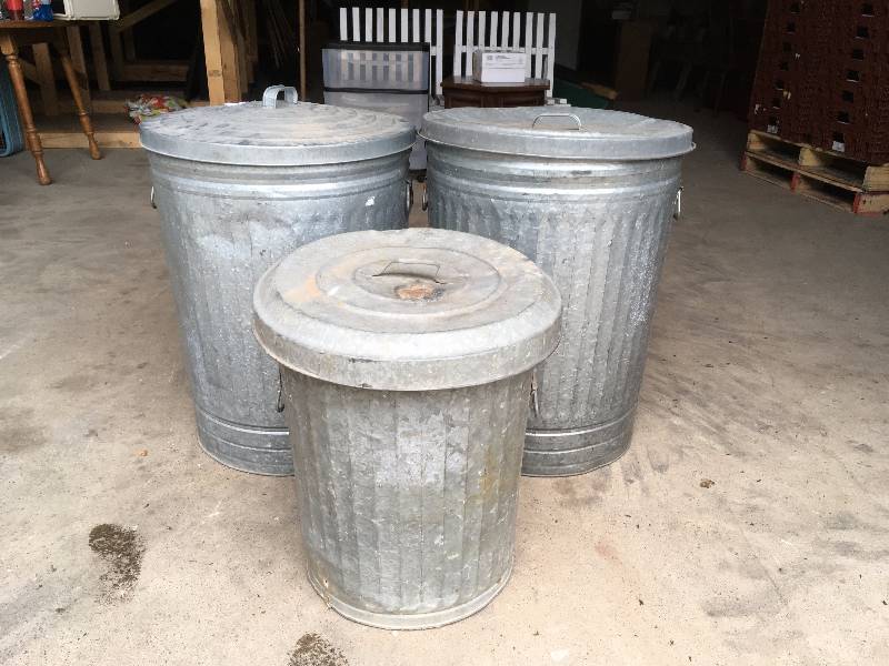 lot 5 image: (3) METAL GARBAGE CANS WITH LIDS