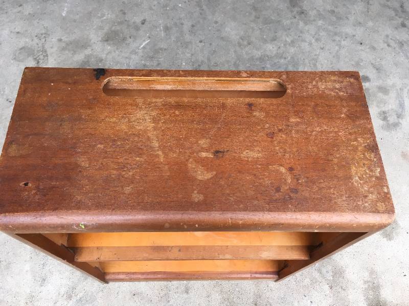 lot 39 image: WOODEN SHELF