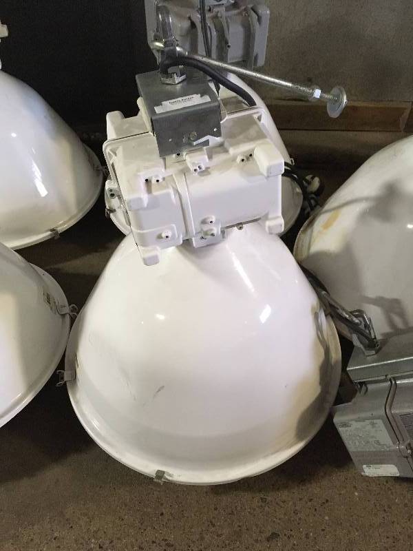 lot 46 image: (9) COMMERCIAL LIGHTS