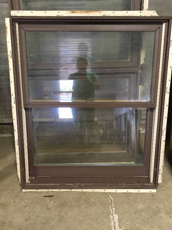 lot 80 image: WINDOW LOT